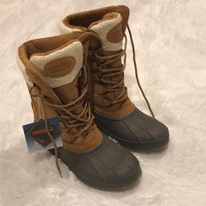 NWT Khombu snow lace up boots.